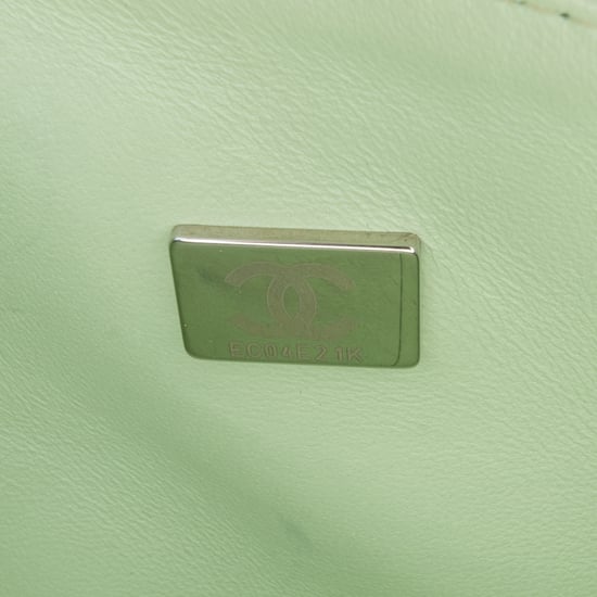 Chanel 19 Mini Umhängetasche in Blassgrün aus Lammleder - Image 6