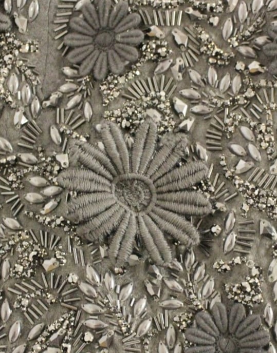 Verziertes Mini-Kleid Schwarz Mit Perlen - Image 6