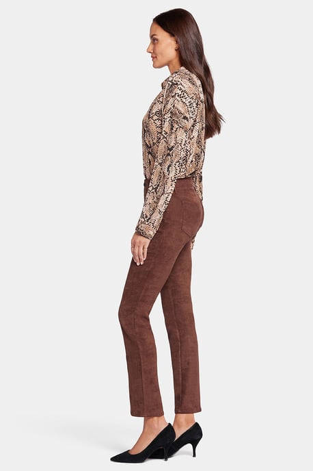Sheri Slim Hose Braunes Kunstwildleder | Dunkle Schokolade - Image 4