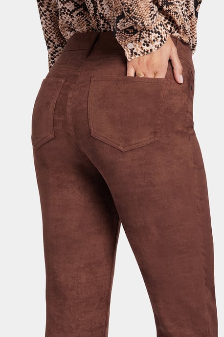 Sheri Slim Hose Braunes Kunstwildleder | Dunkle Schokolade - Image 5