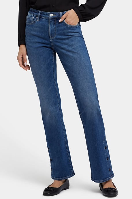 Ava Schlagjeans | Lake Notre-Dame - Image 3