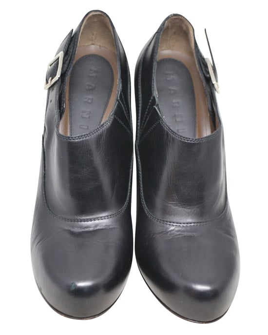 Schwarze Stiefeletten mit niedrigem Schnitt und runder Zehenpartie und Schnalle - Image 3