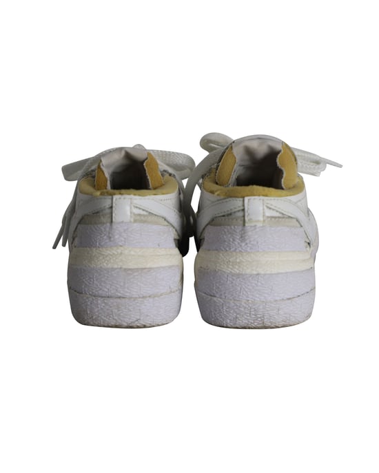Nike x Sacai Blazer Low-Sneaker aus weißem Lackleder - Image 4