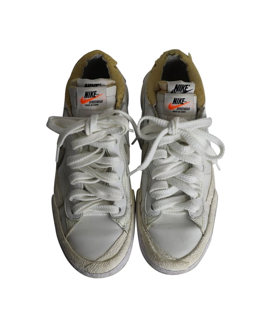 Nike x Sacai Blazer Low-Sneaker aus weißem Lackleder - Image 5