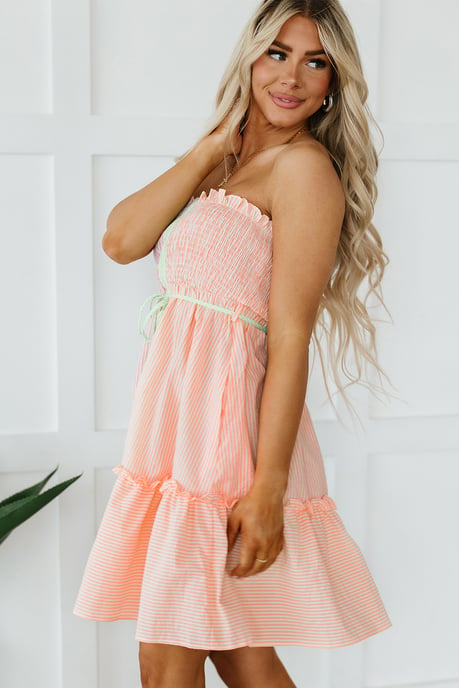 Gestreiftes Schulterfreies Kleid - Image 4