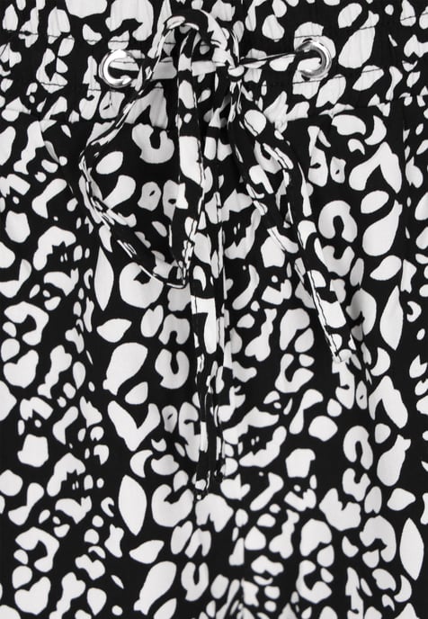 Mymo Shorts Frauen schwarz-weiß - Image 5