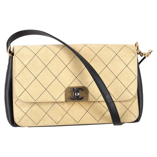 Chanel Classic Flap Bag aus beigem Wildleder - Image 1