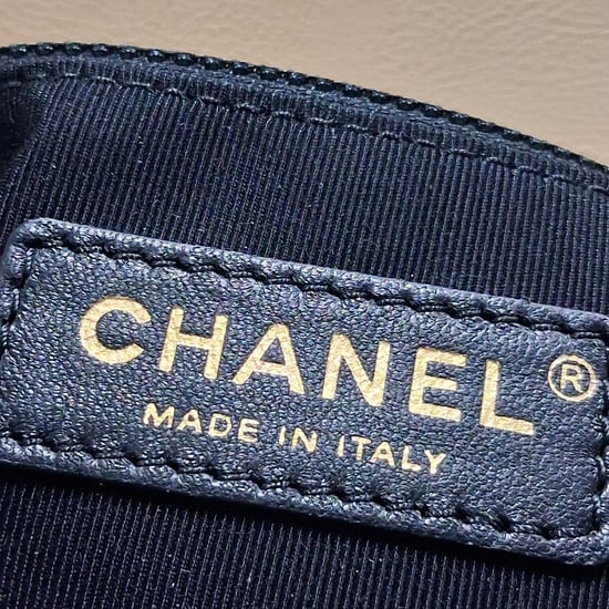 Chanel Classic Flap Bag aus beigem Wildleder - Image 6