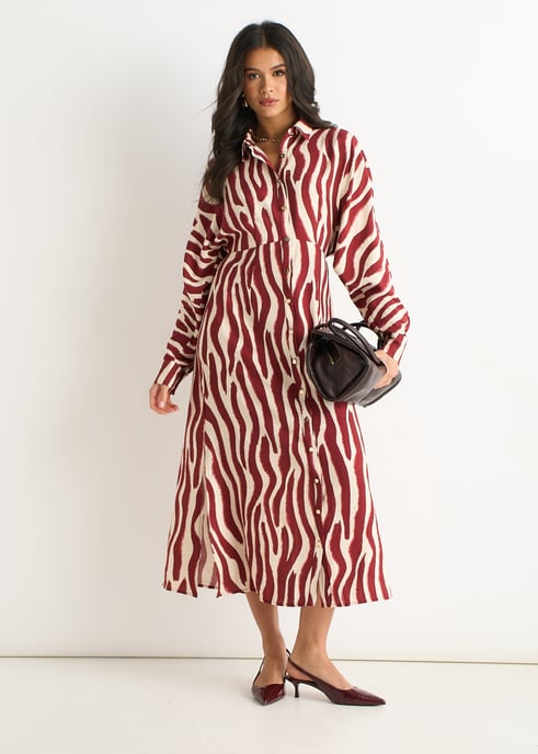 Burgunderfarbenes Hemdkleid mit Zebradruck und Fledermausärmeln - Image 1
