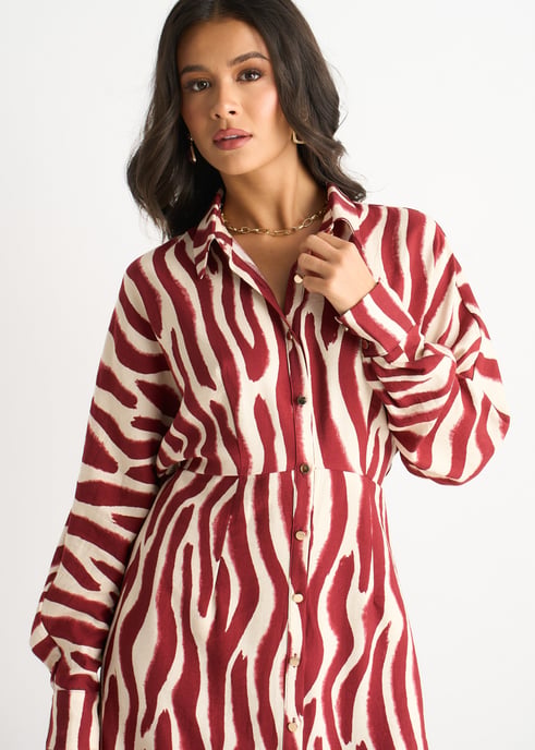 Burgunderfarbenes Hemdkleid mit Zebradruck und Fledermausärmeln - Image 2