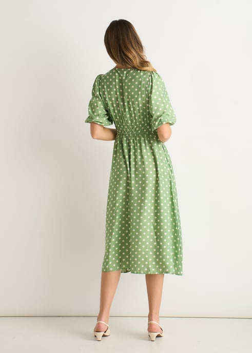 Salbeigrünes Punktedruck Shift Midikleid mit geraffter Taille - Image 4
