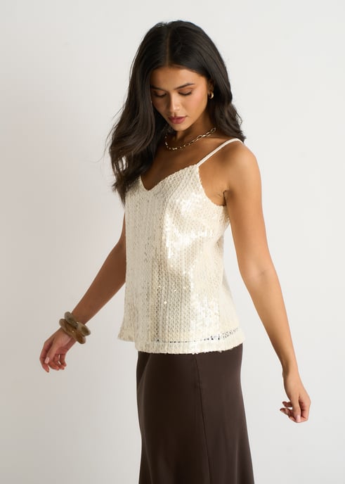 Cremefarbenes Pailletten-Cami-Top mit V-Ausschnitt - Image 3