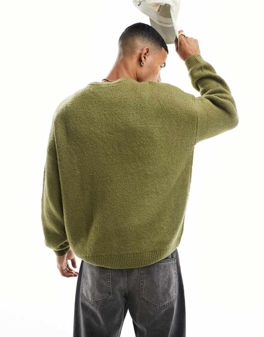 ASOS DESIGN oversized stickad borstad crew neck tröja i khaki - Image 2