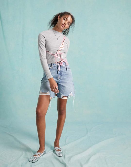 Miss Selfridge topp med slipsdetalj i grå melange - Image 4