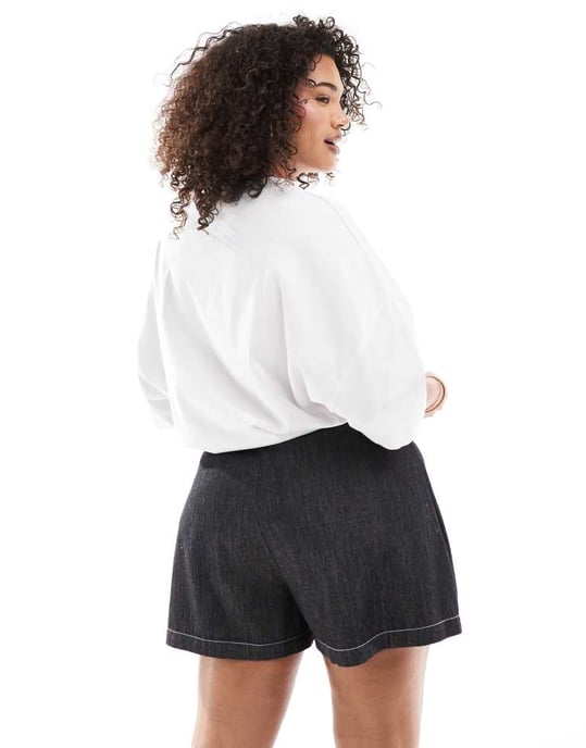 COLLUSION Plus wrap mini skort i lätt denim med kontrasterande sömmar - Image 2