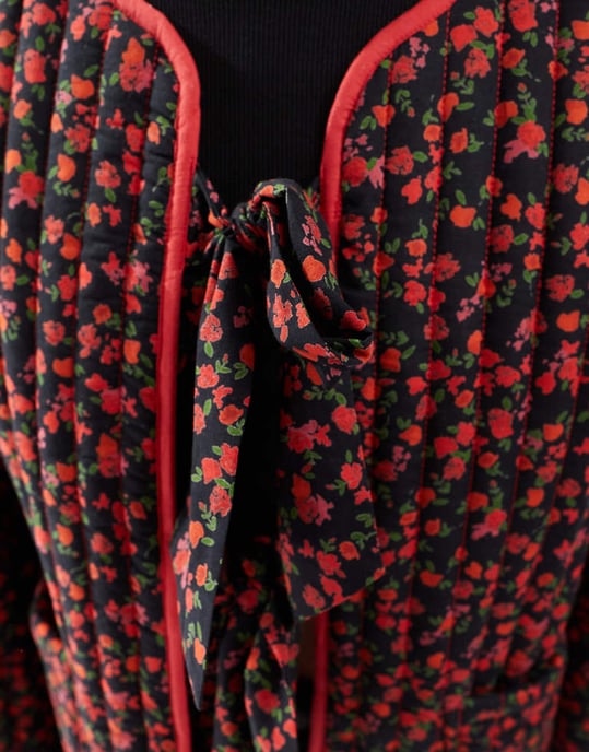 ASOS DESIGN vadderad blommig jacka i röd - Image 2