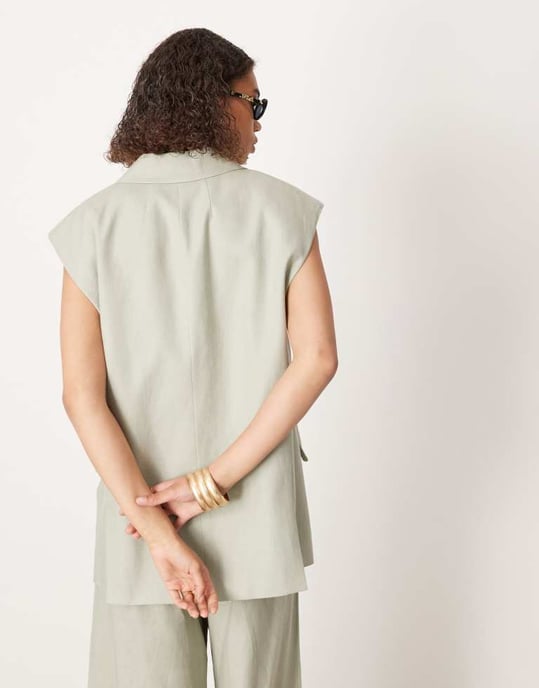 ASOS EDITION lång klänning västkoord i dämpad grön - Image 2