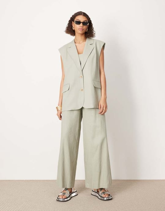 ASOS EDITION lång klänning västkoord i dämpad grön - Image 3