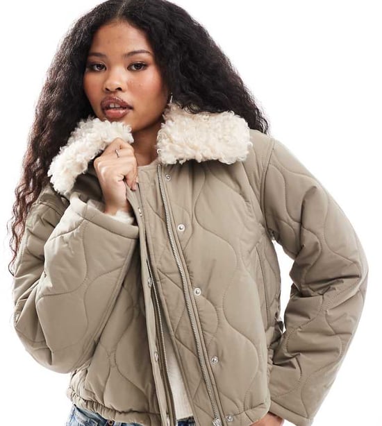 ASOS DESIGN Petite borgkrage vadderad jacka i khaki - Image 1