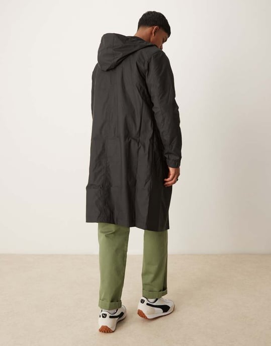 ASOS DESIGN långärmad gummibelagd vindjacka i svart - Image 4