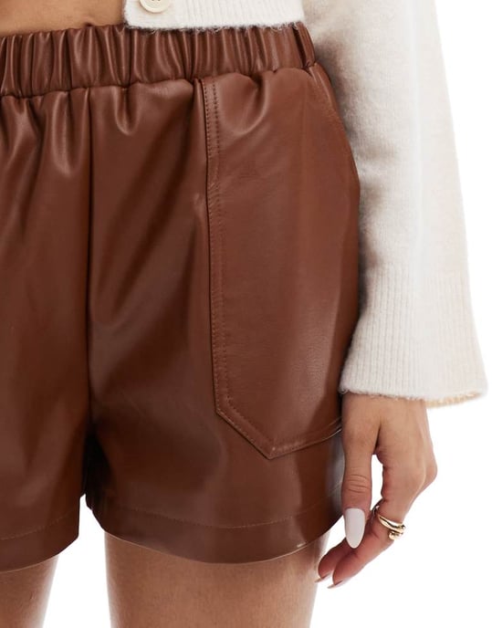 Miss Selfridge fusk läder shorts i tan - Image 4