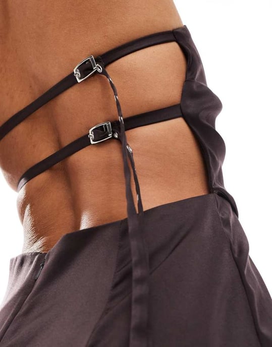 ASOS DESIGN bandeau jumpsuit med scarfdetalj och öppen rygg samt spänne i chokladbrun - Image 3