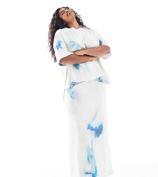 ASOS EDITION Curve premium tungviktad texturerad jersey kolumnmaxikjol i suddig tryck - Image 1