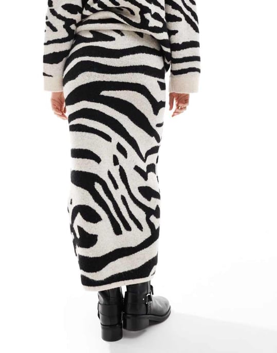 ASOS DESIGN stickad maxikjol i zebra-mönster - Image 3