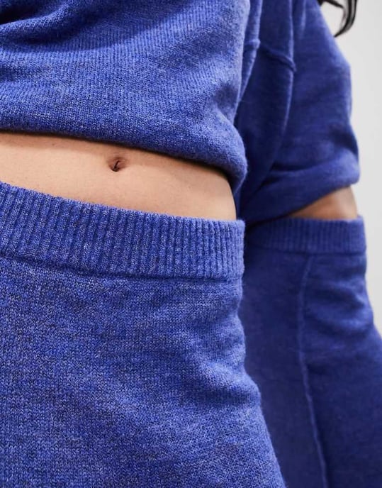 ASOS EDITION A-linje stickad maxikjol i petrolblå - Image 3