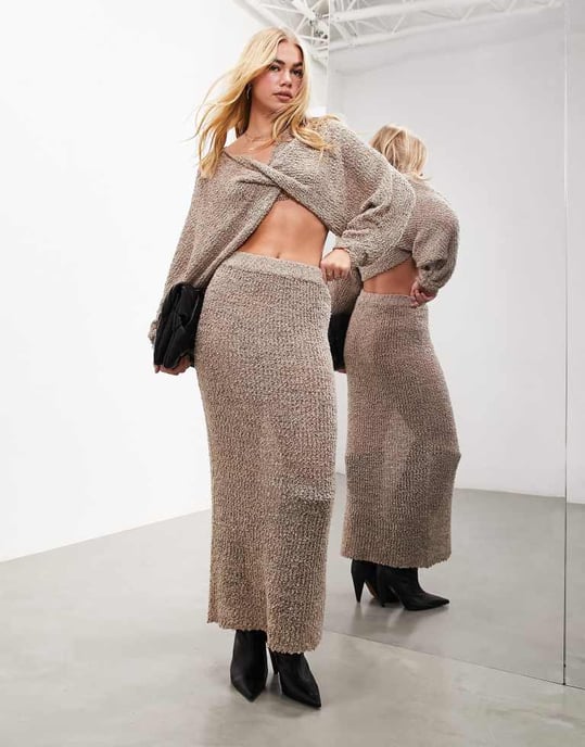 ASOS EDITION semi-transparent kolonnstickad maxikjol i mocha - Image 4