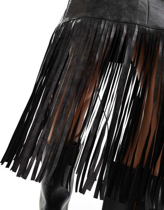 ASOS DESIGN fransad läderlook mini kjol i tvättad grå - Image 2