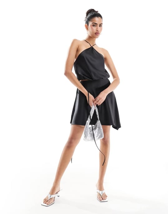 ASOS DESIGN satängband knyt mini kjol set i svart - Image 1