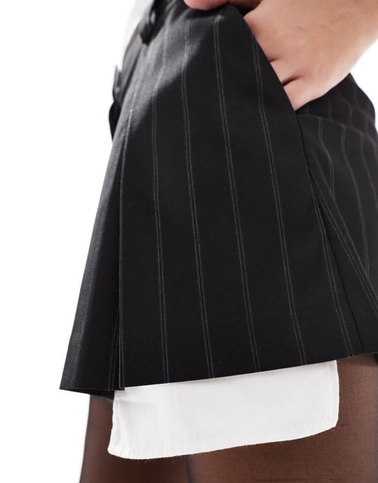 ASOS DESIGN plisserad front exponerad skräddarsydd mini kjol i tonad rand - Image 3