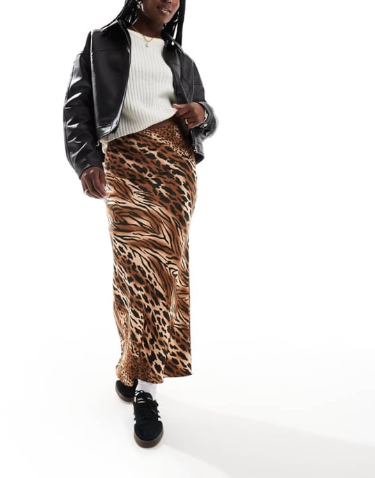 ASOS DESIGN satinbelagd midi-skjorta i djurmönster - Image 1