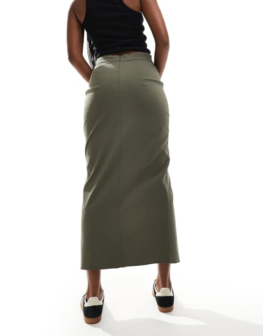 ASOS DESIGN midi kjol med framdelning i khaki - Image 2