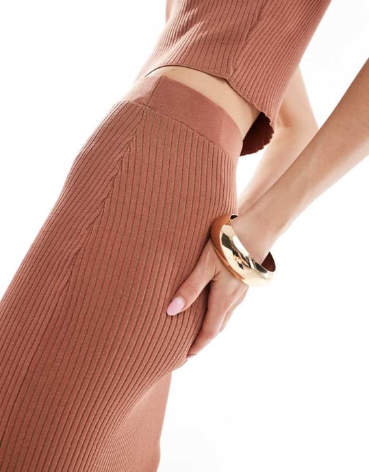 ASOS DESIGN stickad ribb midaxi kjol i brun co-ord - Image 3