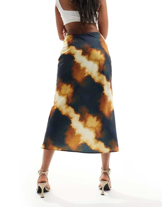 ASOS DESIGN satin snedställd midi kjol i abstrakt leopardmönster - Image 3