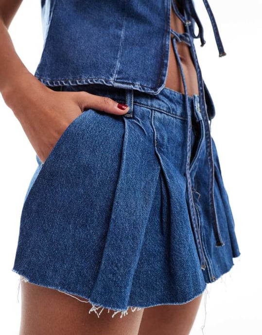 ENDAST plisserad denim mini-skort i indigovask - Image 3