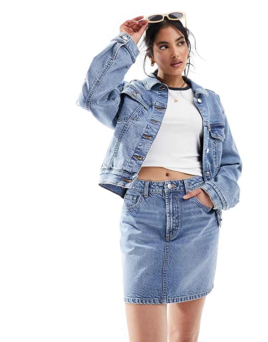 ASOS DESIGN denim högmidjad minikjol i mellanblått - Image 1