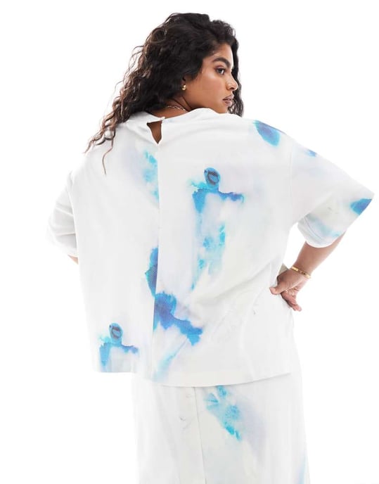ASOS EDITION Curve premium tyngre texturerad jersey t-shirt i suddig mönster - Image 4