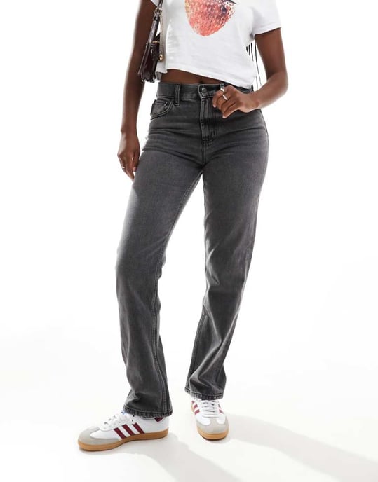 ASOS DESIGN grå jeans med medelhög midja och rak passform - Image 1