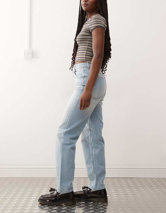 Återvunnen Vintage 90-tals rak jeans i ljusblå tvätt - Image 3