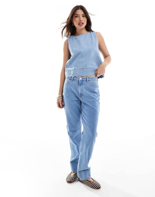 ASOS DESIGN 90-tals raka scalloped jeans i mellanblå - Image 1