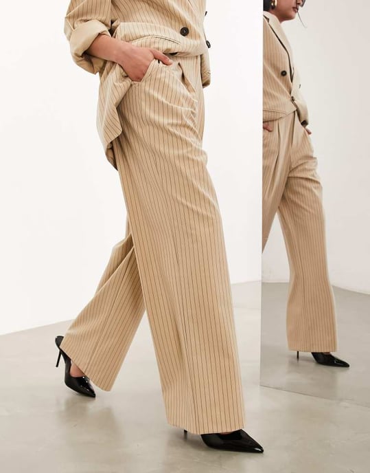 ASOS EDITION skräddarsydd avslappnad byxa med vid ben i taupe randig - Image 3