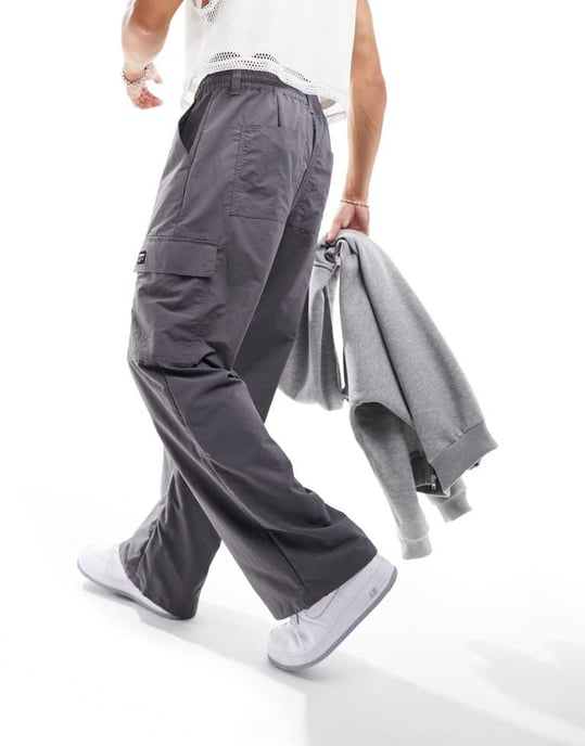 Dr Denim Rian Cargo nylonbyxor i mörkgrå - Image 3