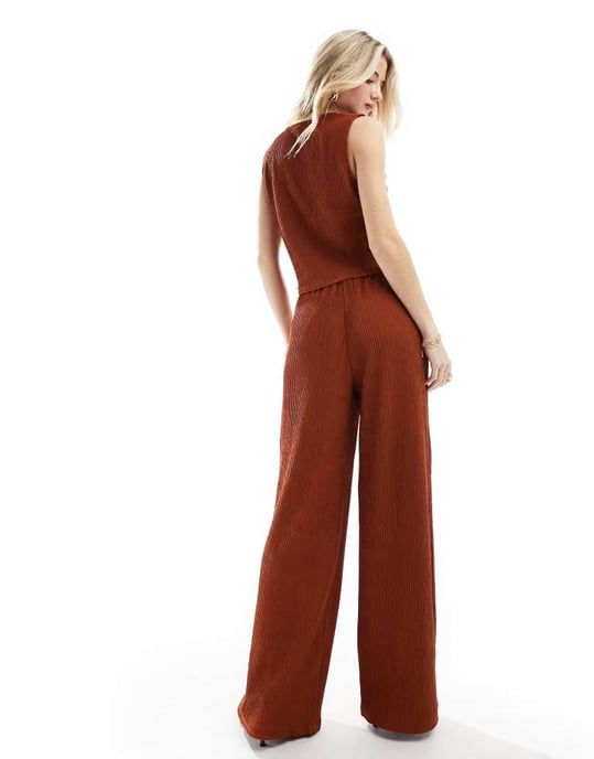 Vero Moda plisserad byxa med vida ben i rostfärg - Image 2