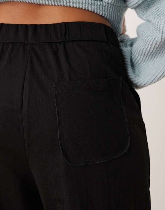 AWAR pleated front vida byxor i svart - Image 4
