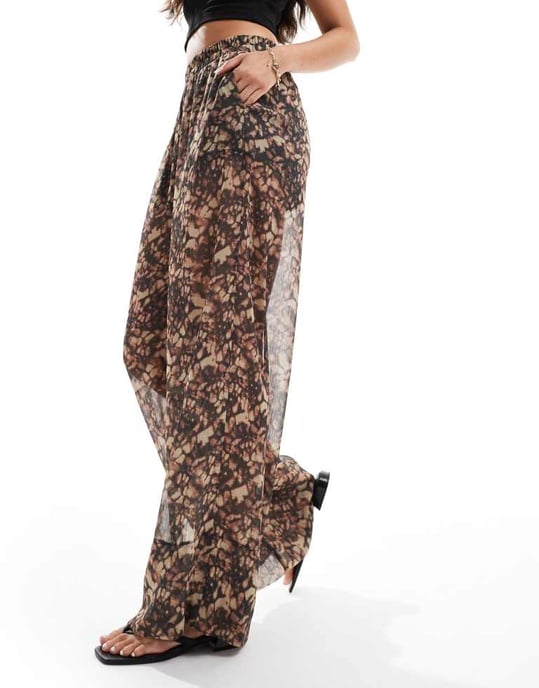 ASOS DESIGN byxor med elastisk midja och genomskinlig överdel i abstrakt mönster - Image 4