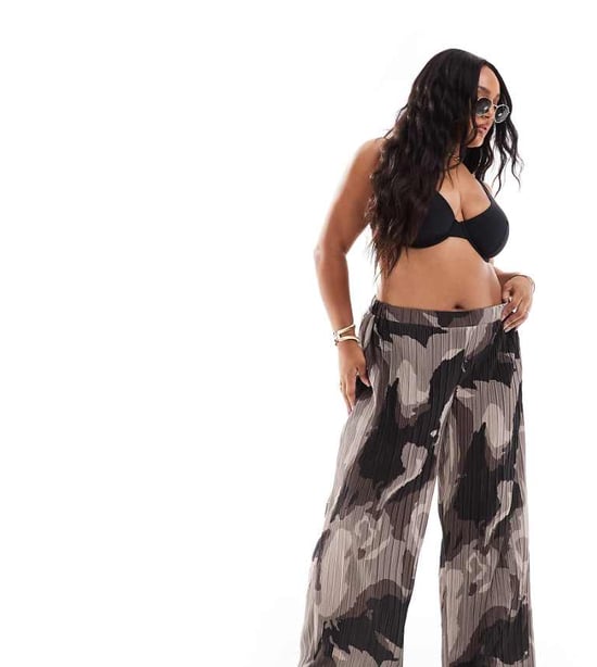 Vero Moda Curve plisserade vida byxor i brun abstrakt mönster - Image 1