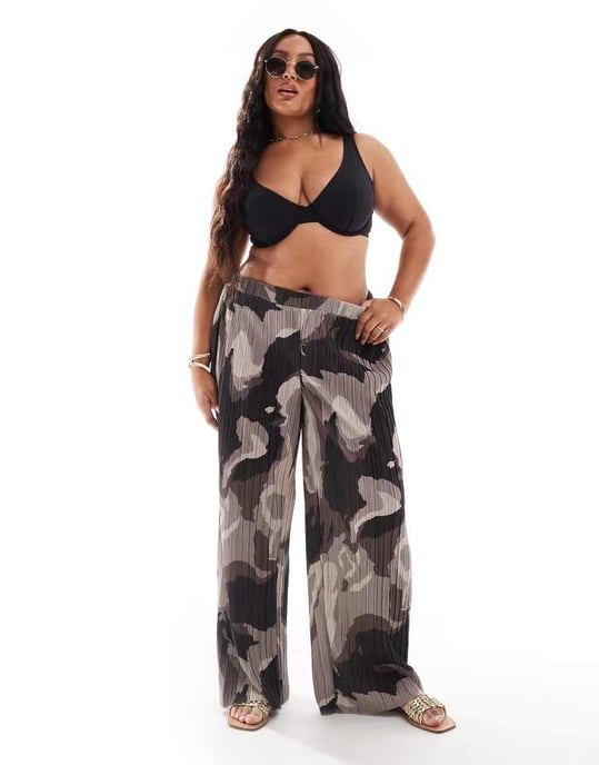 Vero Moda Curve plisserade vida byxor i brun abstrakt mönster - Image 2